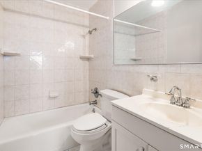 135 Courtland Avenue APT 13, Stamford CT 06902