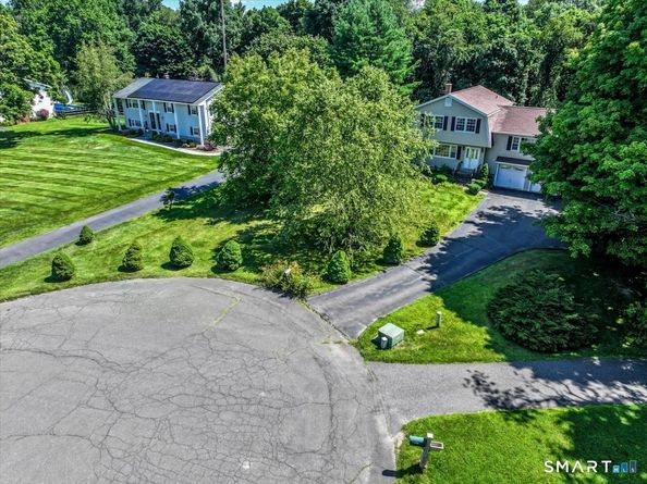 16 Greta Drive, Danbury CT 06810