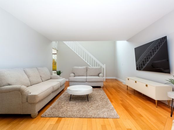 4 Pond View Drive 4, Brookfield CT 06804