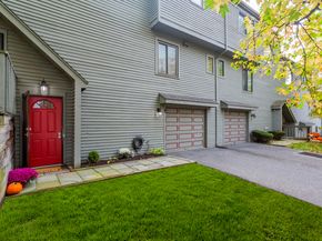 4 Pond View Drive 4, Brookfield CT 06804