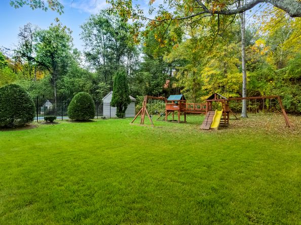 4 Pond View Drive 4, Brookfield CT 06804