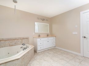 4 Pond View Drive 4, Brookfield CT 06804