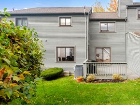 4 Pond View Drive 4, Brookfield CT 06804