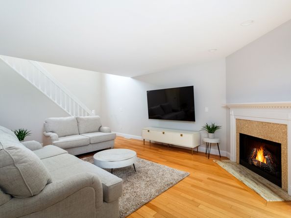 4 Pond View Drive 4, Brookfield CT 06804
