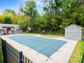 4 Pond View Drive 4, Brookfield CT 06804