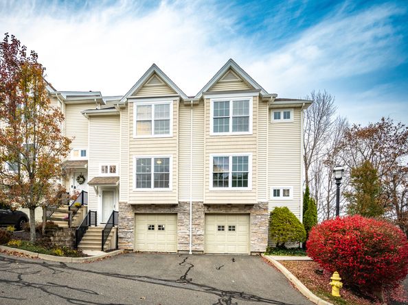 32 Crows Nest Lane 23, Danbury CT 06810