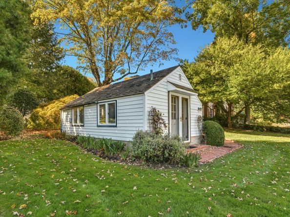 204 Parade Hill Road, New Canaan CT 06840