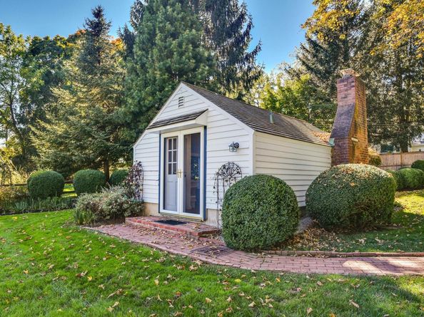 204 Parade Hill Road, New Canaan CT 06840