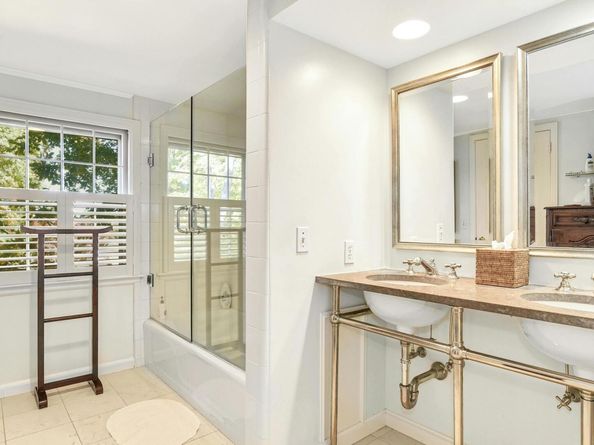 204 Parade Hill Road, New Canaan CT 06840