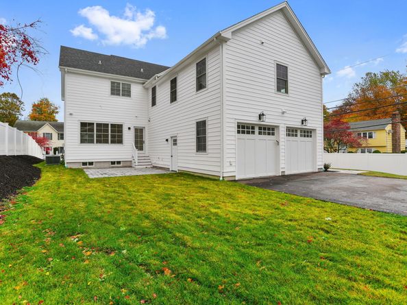 15 Barton Road, Fairfield CT 06824