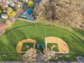 15 Barton Road, Fairfield CT 06824