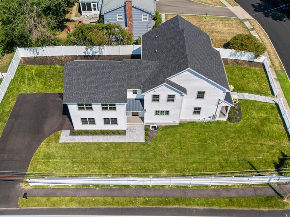 15 Barton Road, Fairfield CT 06824