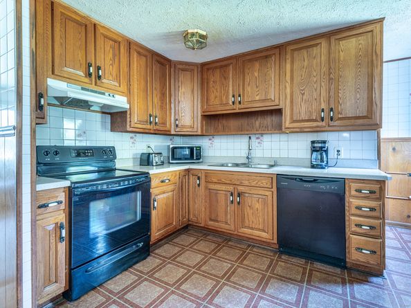 47 Mist Hill Drive, Brookfield CT 06804