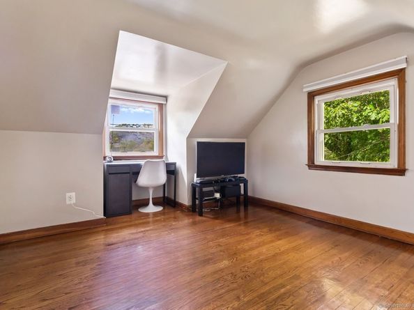 207 Sheephill Road, Greenwich CT 06878