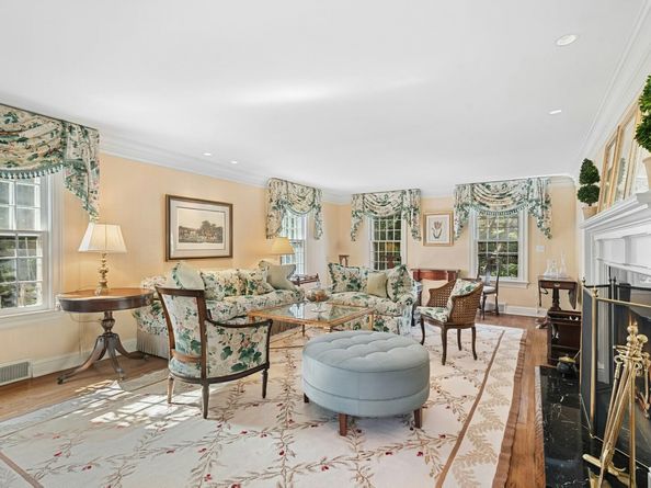 51 Reeder Lane, New Canaan CT 06840