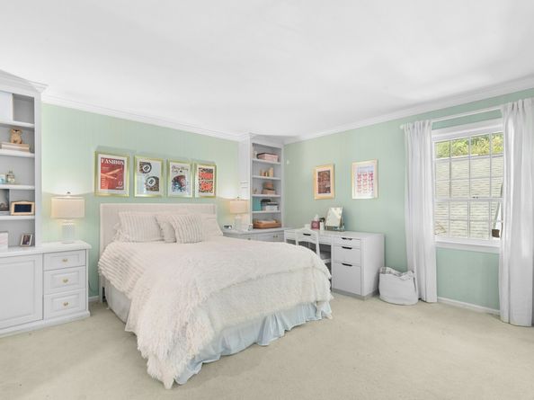 51 Reeder Lane, New Canaan CT 06840