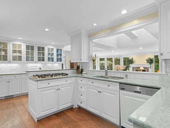 51 Reeder Lane, New Canaan CT 06840