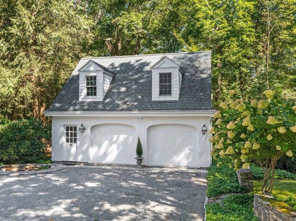 51 Reeder Lane, New Canaan CT 06840