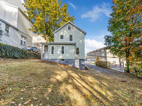 32 Hill Street, Shelton CT 06484