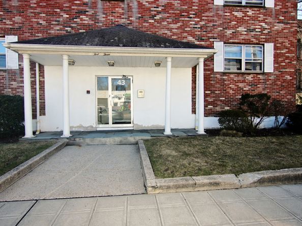 43 Crescent Street APT 11, Stamford CT 06906