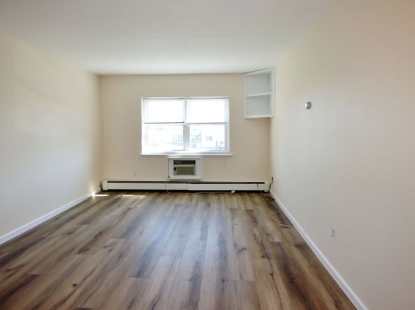 43 Crescent Street APT 11, Stamford CT 06906