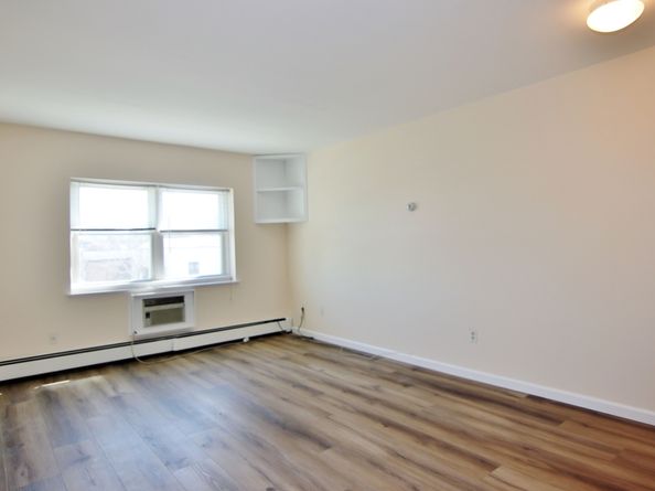 43 Crescent Street APT 11, Stamford CT 06906