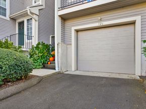 121 Paugusett Circle, Trumbull CT 06611