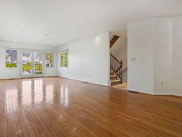 121 Paugusett Circle, Trumbull CT 06611