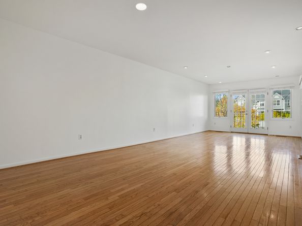 121 Paugusett Circle, Trumbull CT 06611