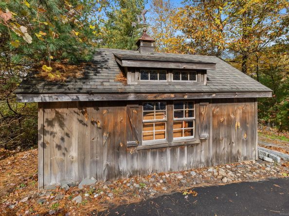 4 Abbey Lane, Newtown CT 06470