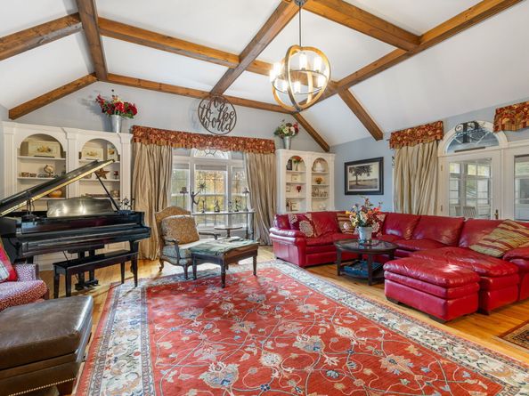 4 Abbey Lane, Newtown CT 06470