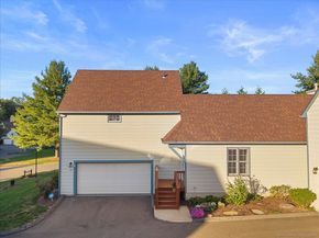 39 L'Hermitage Drive 39, Shelton CT 06484