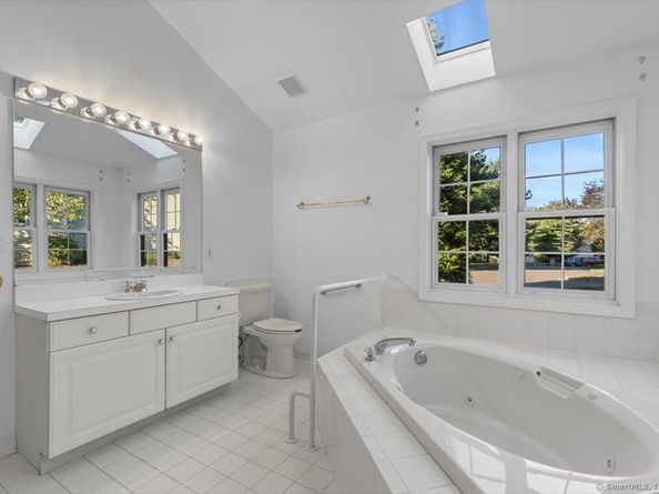 39 L'Hermitage Drive 39, Shelton CT 06484