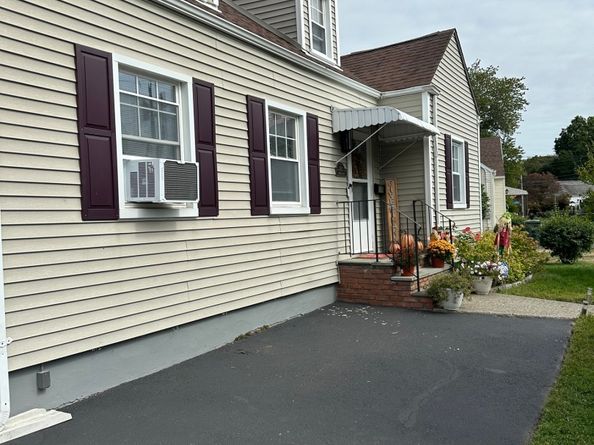 165 Nutmeg Road, Bridgeport CT 06610