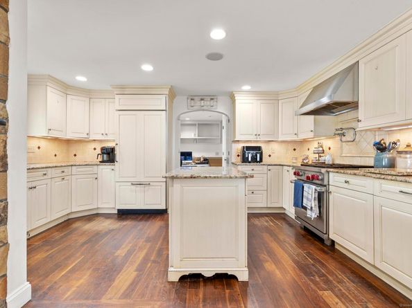 7 Hadik Parkway, Norwalk CT 06854