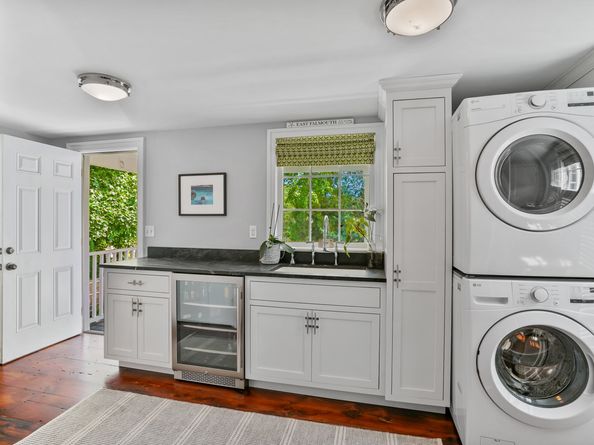 215 Old Post Road, Fairfield CT 06824