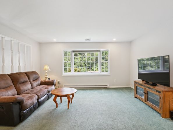 27 Glendale Drive, Danbury CT 06811
