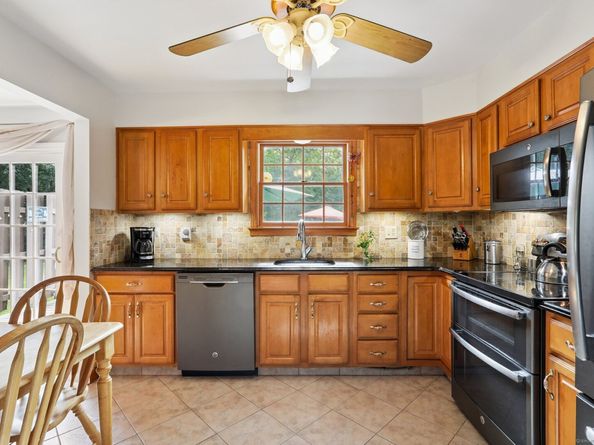 27 Glendale Drive, Danbury CT 06811