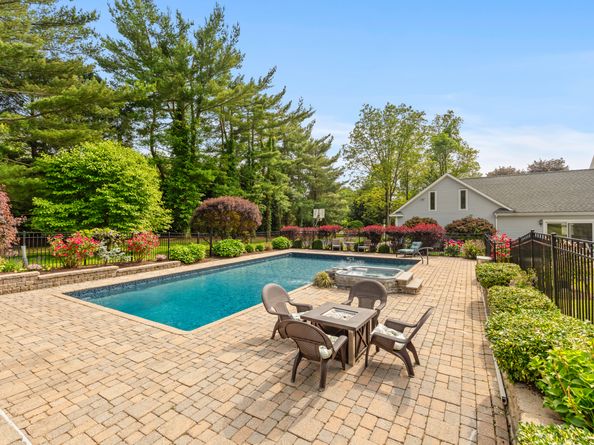 158 Coventry Lane, Fairfield CT 06824