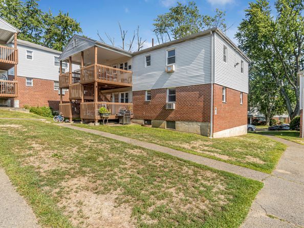 81 Cherry Hill Drive 1B, Bridgeport CT 06606
