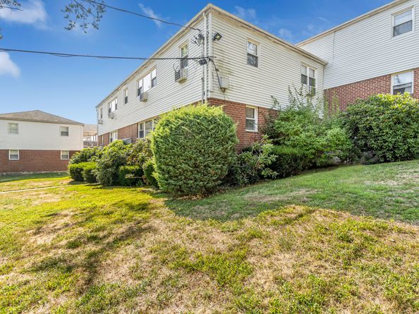 81 Cherry Hill Drive 1B, Bridgeport CT 06606