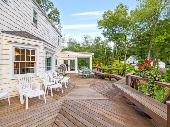 33 Pequot Trail, Westport CT 06880