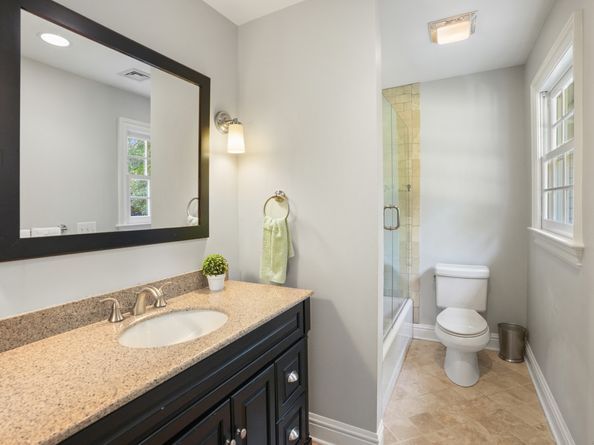 Undisclosed Address #24120188, Ridgefield CT 06877