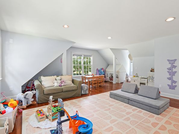 Undisclosed Address #24120188, Ridgefield CT 06877
