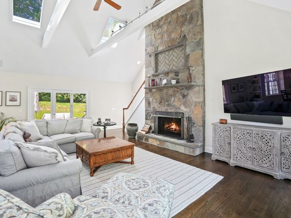 Undisclosed Address #24120188, Ridgefield CT 06877