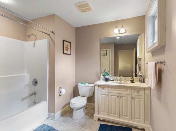25 Bunker Hill Circle 25, Shelton CT 06484