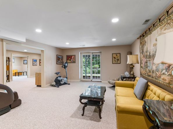 25 Bunker Hill Circle 25, Shelton CT 06484
