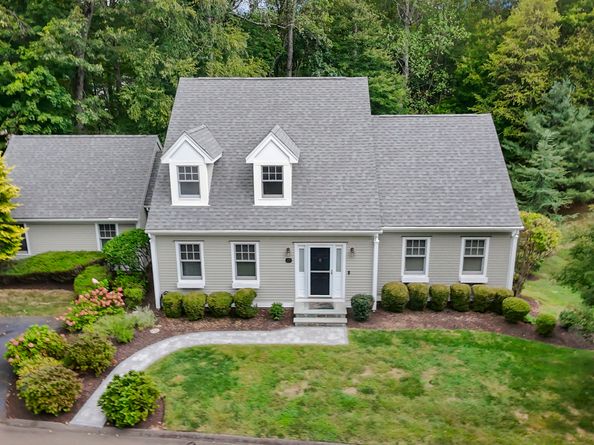 25 Bunker Hill Circle 25, Shelton CT 06484
