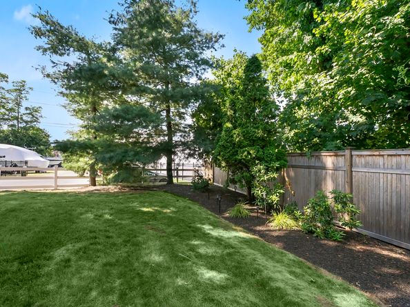 80 Bywater Lane 80, Bridgeport CT 06605