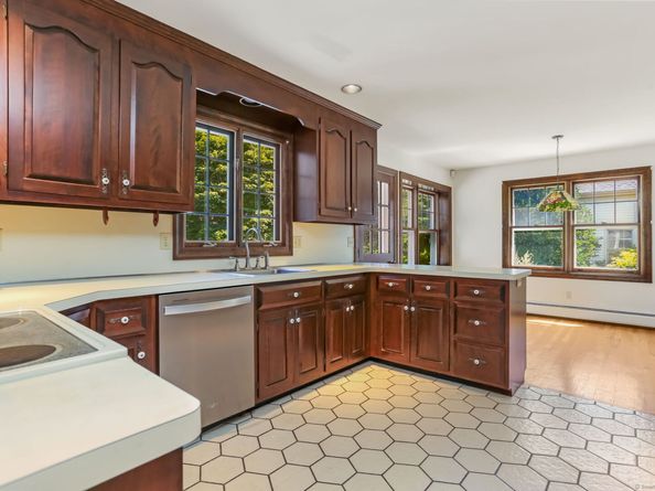 128 Mariners Way, Fairfield CT 06824